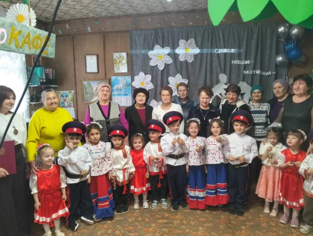 Тепло сердец для солдатских матерей: как отметили День Матери в Большой Орловке