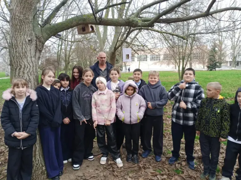 Птичья столовая своими руками: юные читатели изготовили кормушки и узнали о зимующих пернатых