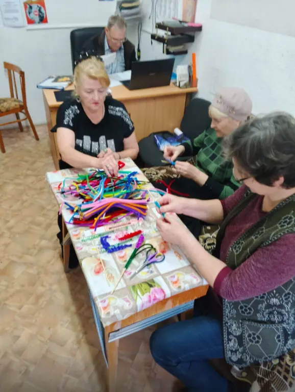 Волшебство в пушистых нитях: как синельная проволока покоряет сердца в Мартыновском районе