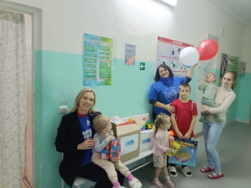 «Коробка Храбрости» принесла радость маленьким пациентам Мартыновской районной больницы