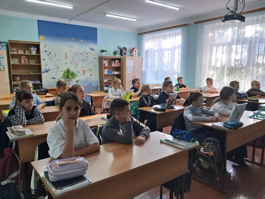 Назад в прошлое: школьники Большой Мартыновки окунулись в забавы русской старины