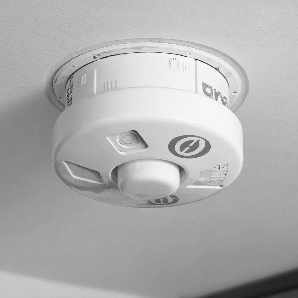 Пожарный извещатель: зачем он нужен, где купить и как установить?