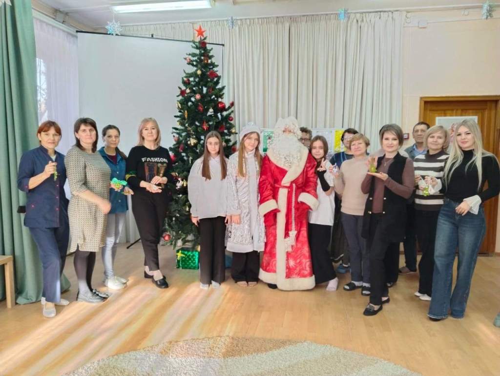 Чудо своими руками: школьники подарили новогоднюю сказку воспитанникам Социально-реабилитационного центра
