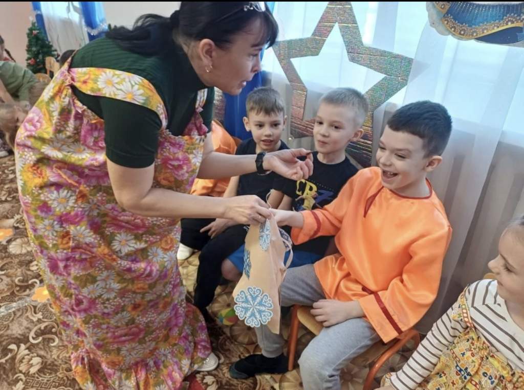 Зимняя сказка в «Аленушке»: Как детский сад в Мартыновке радуется снежной поре!