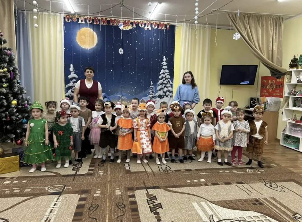 До свидания, ёлочка! В «Дружбе» проводили новогоднюю красавицу до следующей зимы