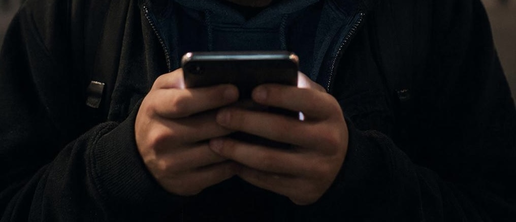 МОШЕННИКИ ОХОТЯТСЯ ЗА ВАШИМИ «ГОСУСЛУГАМИ»: Новые схемы обмана, о которых вы должны знать!