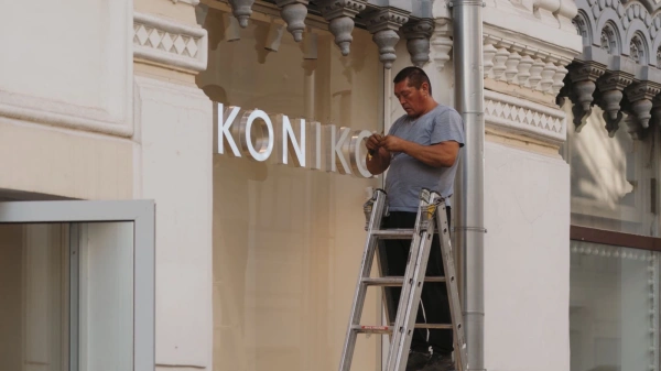 Русский язык на вывесках: с 1 марта вступает в силу новый закон