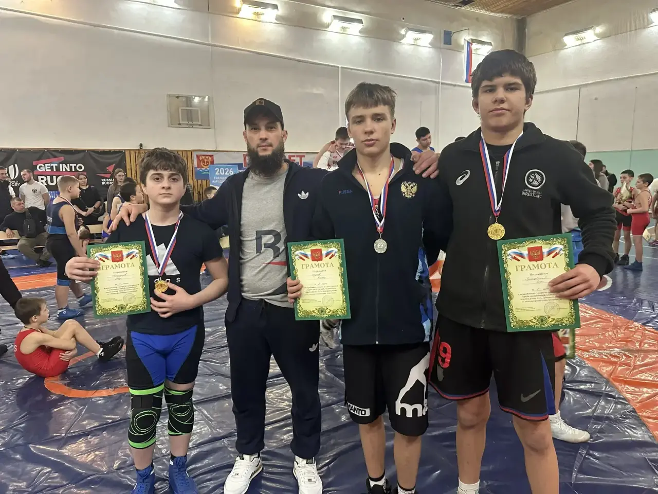 Золотой урожай в Усть-Донецком: борцы Мартыновского района покоряют пьедесталы!