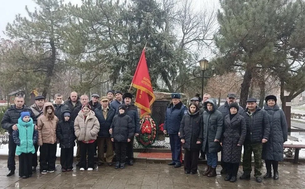 Афганская память в Мартыновке: Цветы у памятника и живой подвиг героев