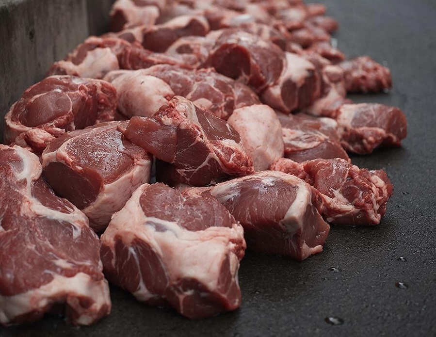 Мясная загадка на трассе: Горы сырого продукта оказались на обочине под Ростовом