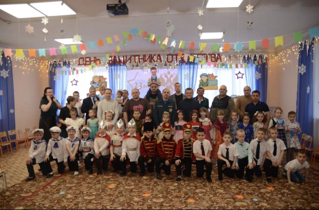 Защитники Отечества в «Алёнушке»: маленькие герои воспитывают в себе большую любовь к Родине!