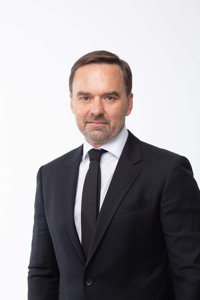 С 8 Марта — праздником весны и красоты