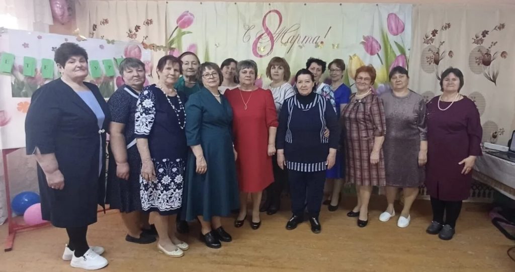 Женская сила и песни молодости: как в п. Абрикосовый отметили 8 Марта