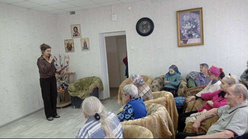 Весенний вихрь добра и музыки: «Весна, цветы и комплименты!» покорили сердца постояльцев дома-интерната в Большой Орловке