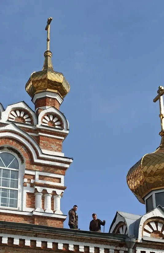 Мартыновский район готовится к Пасхе: субботник у Свято-Троицкого храма