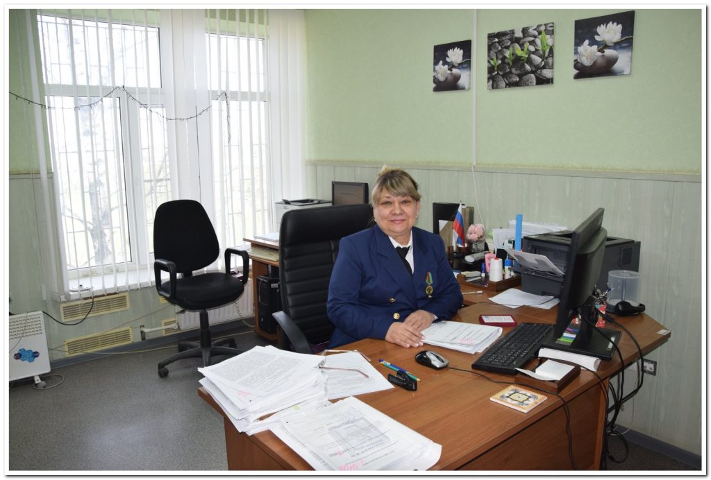 Работнику суда вручили медаль