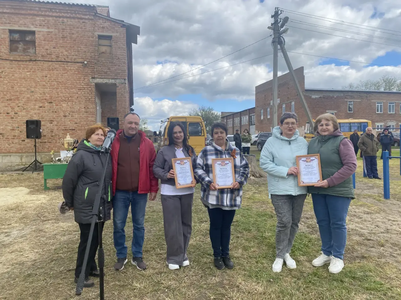 Спорт, память и помощь фронту: как в Новоберёзовке объединили футбол, шахматы и ГТО