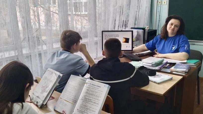 «Путь в космос»: школьники Мартыновского района проверили знания в диктанте, посвященном Дню космонавтики