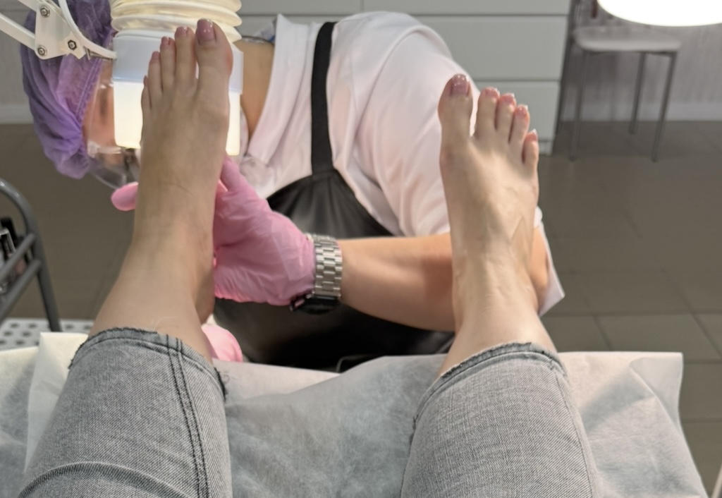 Мягкие пяточки к лету: экспресс-уход за 3 дня до идеала