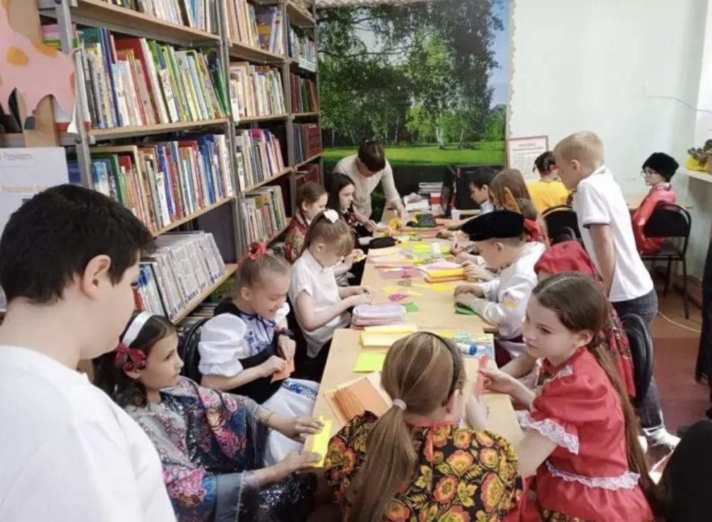 От песни «Вьюн над водой» до Птицы счастья: как в библиотеке зажгли огонь дружбы народов