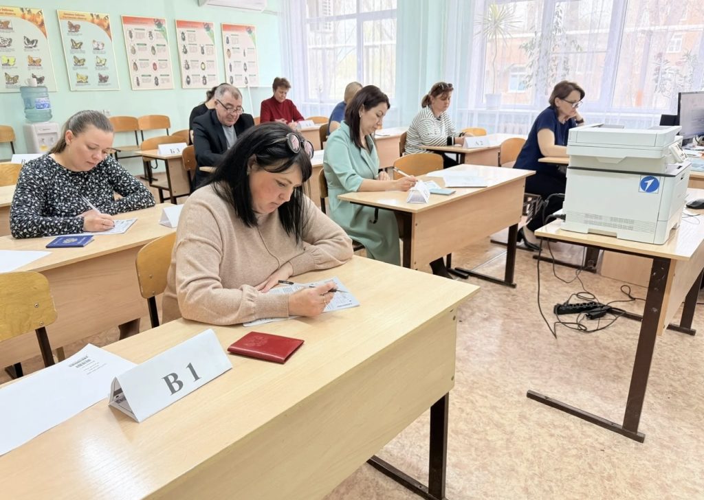 Родители почувствовали себя выпускниками: в Мартыновском районе прошла акция «Сдаем вместе!»