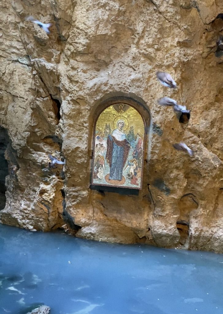 «Любовь, Мир и Снежная»: почему 29 апреля вспоминают трех сестер, не предавших Христа и ставших символом чистоты