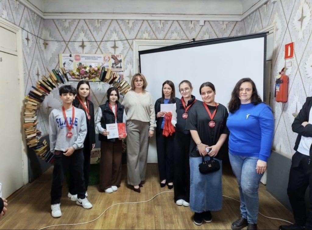 12 команд, 6 раундов, одна победа: как в Мартыновском районе выбрали самых умных