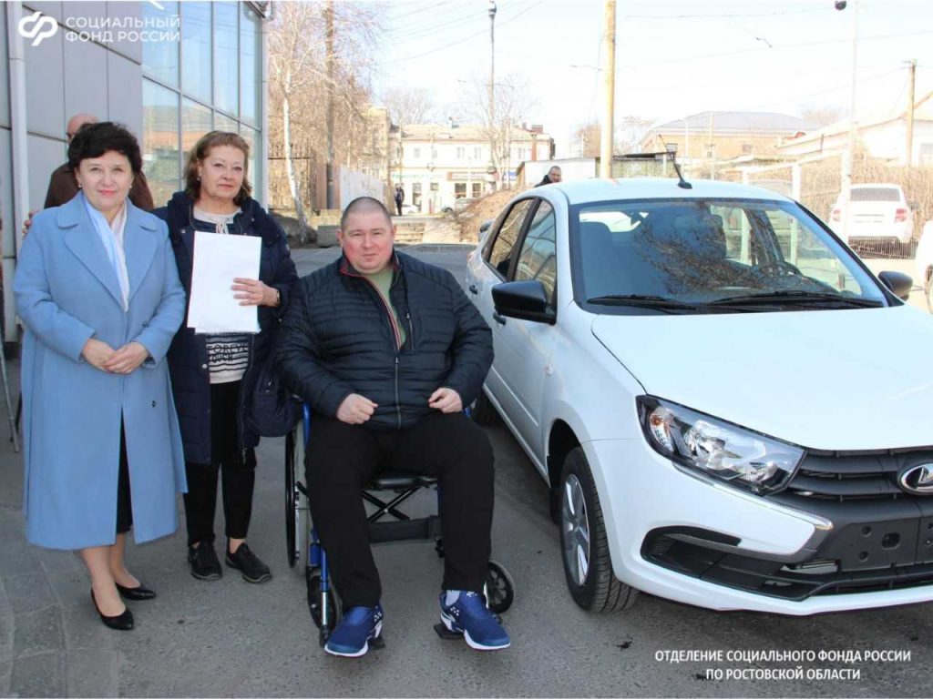 Социальный фонд России помогает: автомобили для пострадавших на производстве в Ростовской области