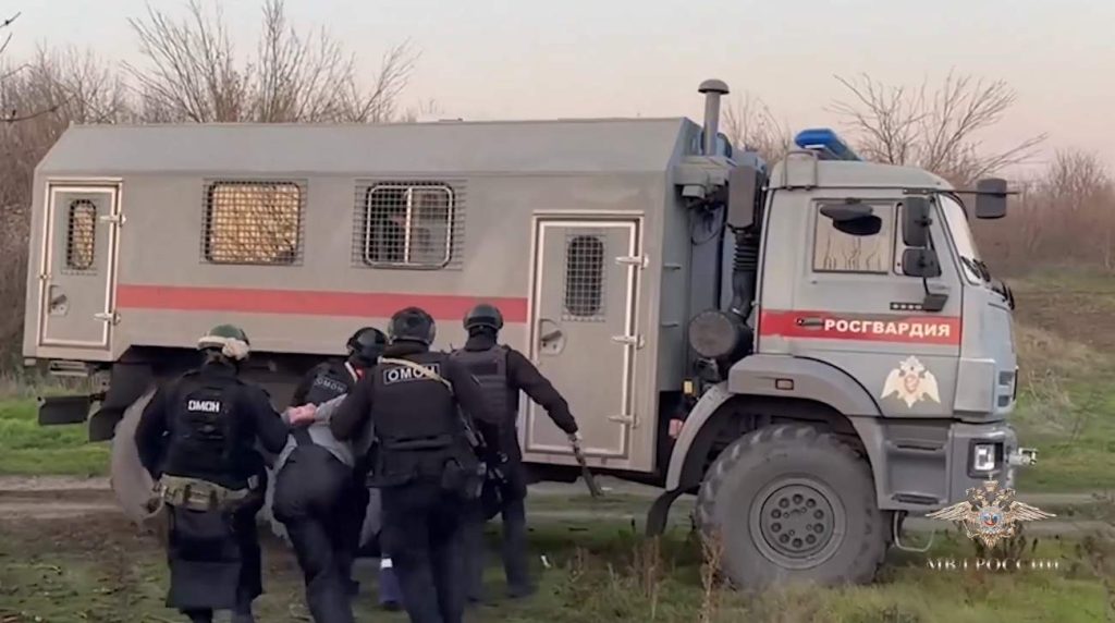 Разгром в Азовском районе: Полиция ликвидировала лабораторию, производившую сотни килограммов запрещенных веществ