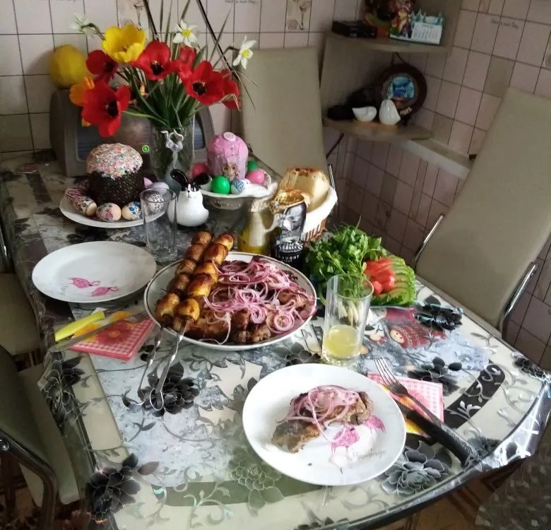 Сколько можно съесть куличей и яиц: гастроэнтеролог о традициях на Пасху