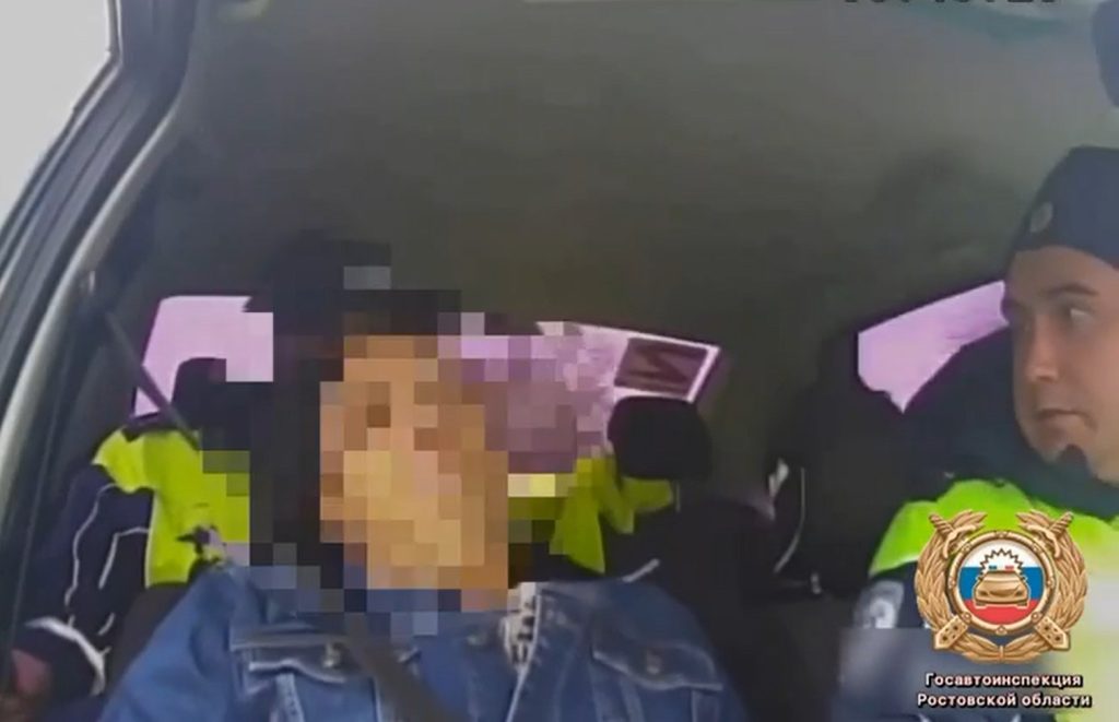 Герои на дороге: Инспекторы ДПС Ростовской области спасли мужчину с инфарктом