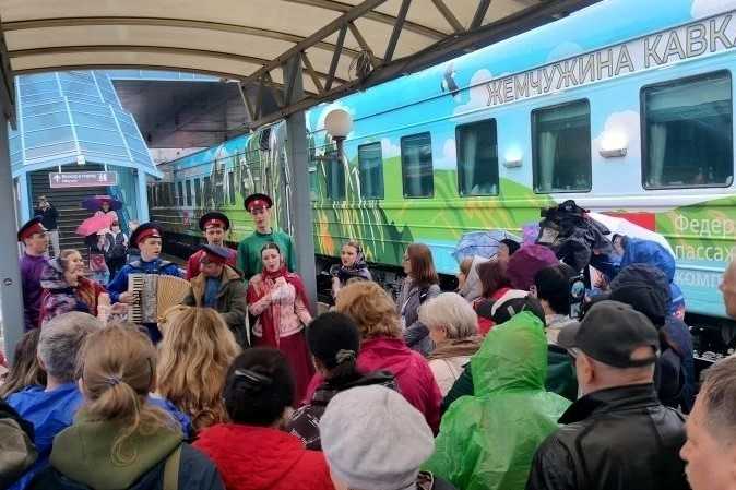 «Цветущая степь» зовет: Как круизный поезд из Москвы объединяет казачий дух Дона и кочевую культуру Калмыкии